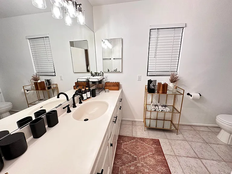 444 N Shattuck Pl — Photo 32