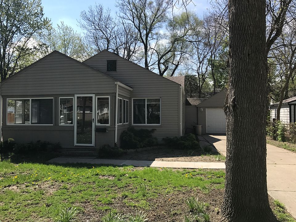 1st image of 111 W Meyers Ave