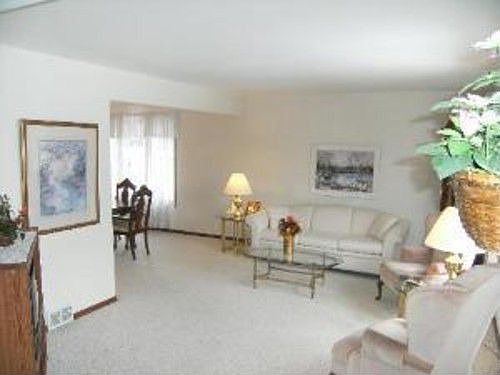 3rd image of 16561 Currant Ave