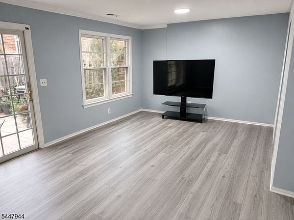 2nd image of 614-34 W 8Th St #4