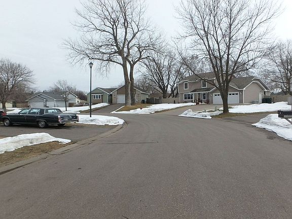 4th image of 757 99th Cir NE