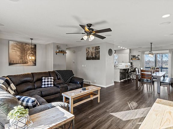3rd image of 1009 Chautauqua Dr