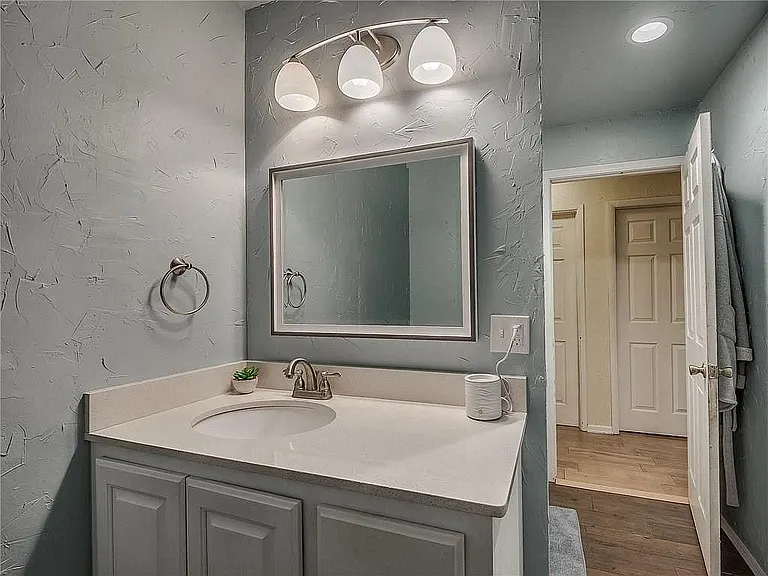 112 W Steed Dr — Photo 2