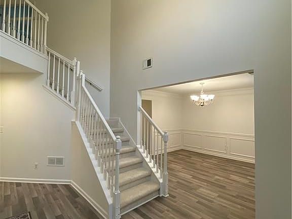 2nd image of 1551 Park Knoll Trl