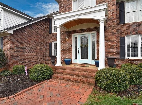 4th image of 8119 Wonderland Ct