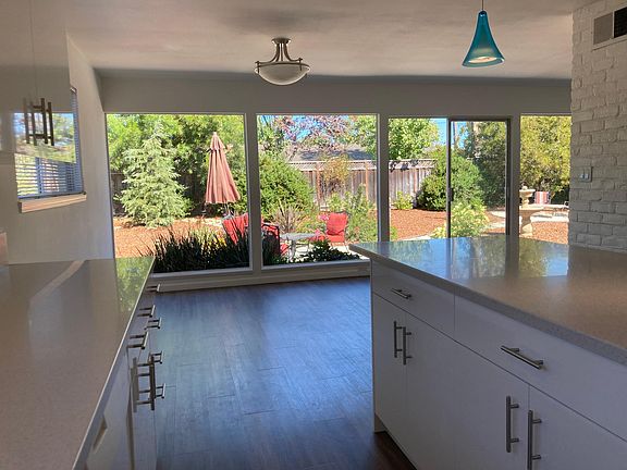 5th image of 18265 Vanderbilt Dr