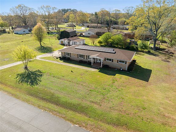 4th image of 202 Park Rd