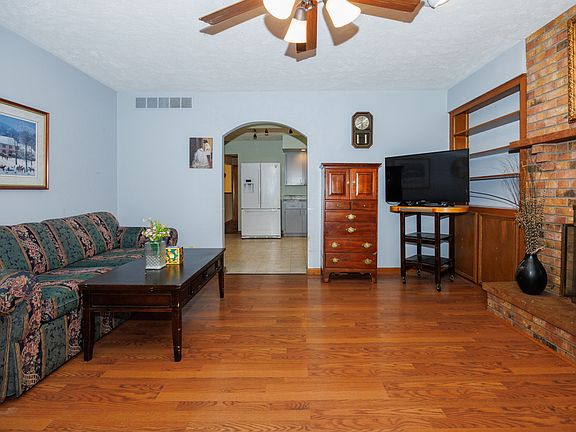 5th image of 1202 N Linden St