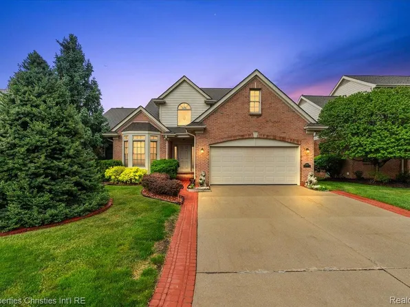 47274 Hunters Park Dr, Plymouth, MI 48170