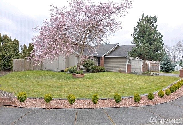 This lot is amazing!  You'll love the Huge front yard nestled in a lovely culdesac.