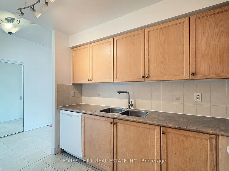 1 Clairtrell Rd #805 — Photo 16