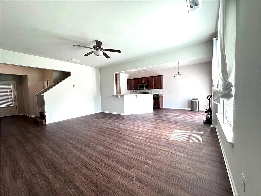 3 bed, 2.5 bath, 1804 sqft, $2,000 — Photo 4