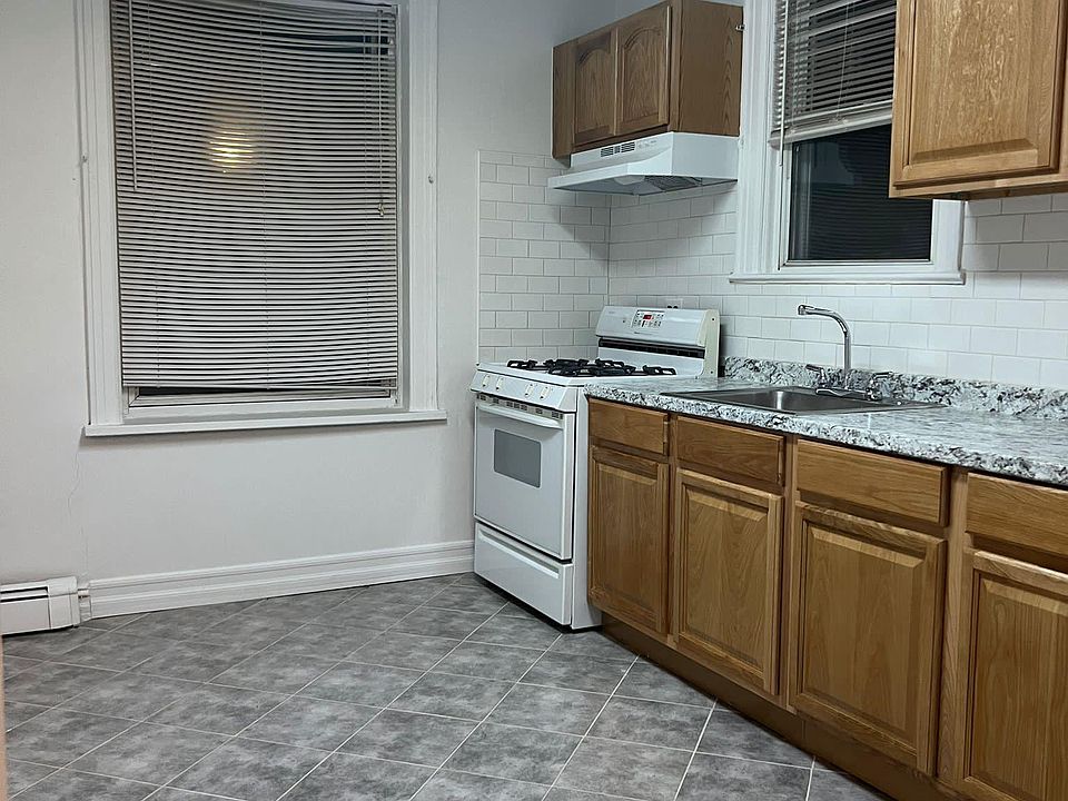 1st image of 753 Edison Ave #3