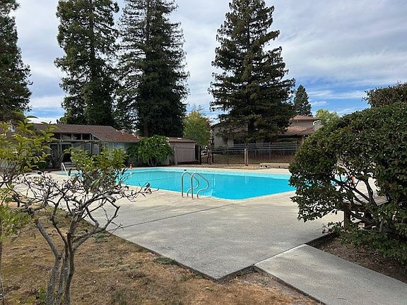 3rd image of 102 Palo Verde Ter