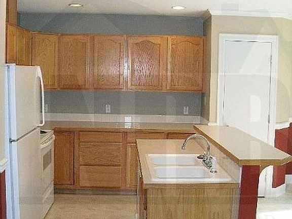 4th image of 2522 171st St E
