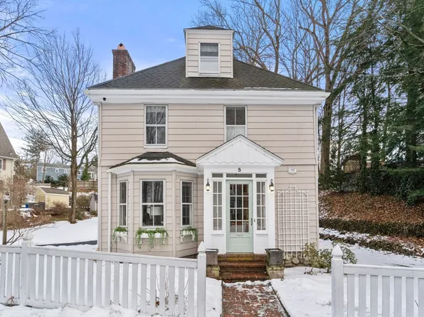 5 Bow St, Wellesley, MA 02481