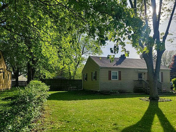 3rd image of 303 Birch St