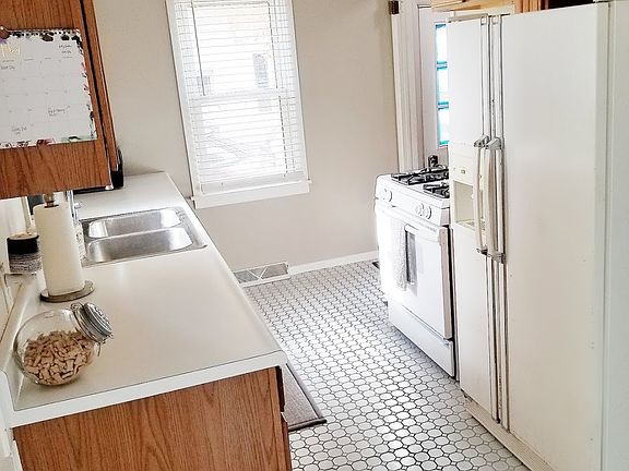 4th image of 1288 Brookmark St SE
