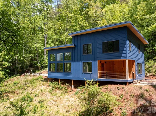 83 Mount Airy Rd, Marshall, NC 28753