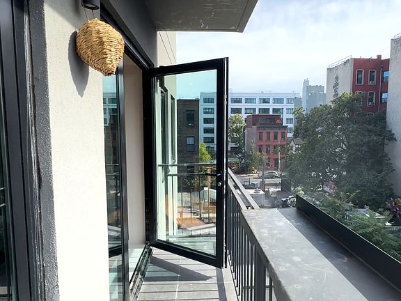 5th image of 346 Metropolitan Ave #3B