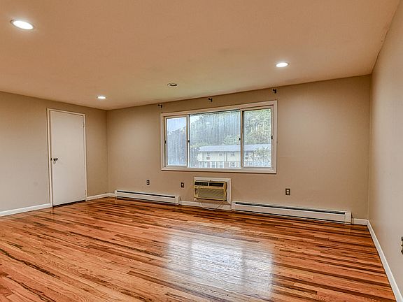 4th image of 707 Parr Meadow Dr #7G