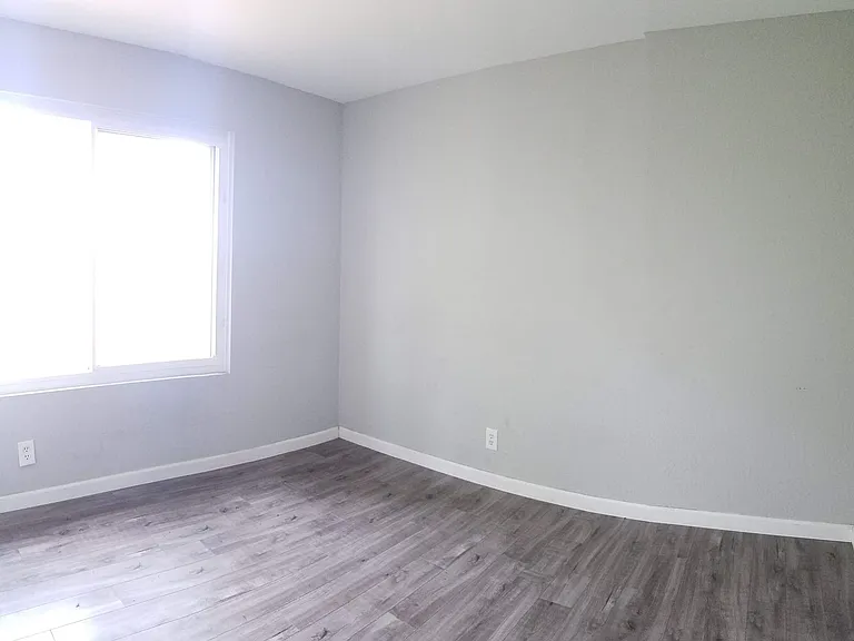 1018 Grape St — Photo 14