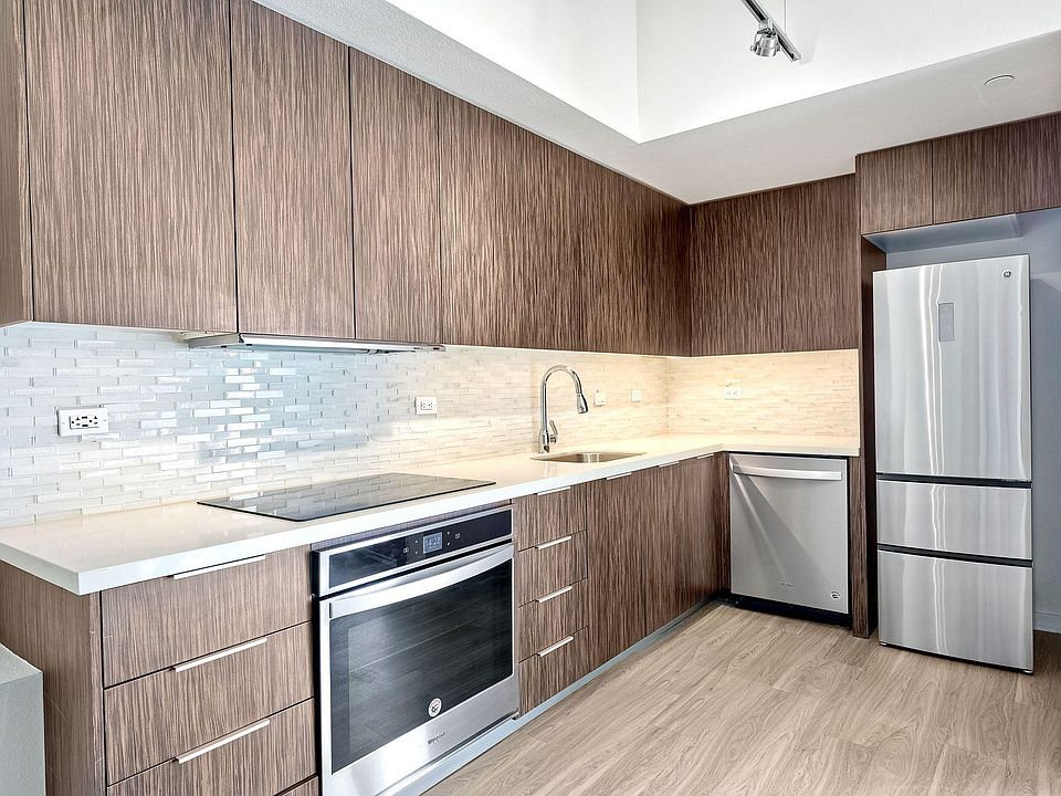 1st image of 2466 1st Ave #15