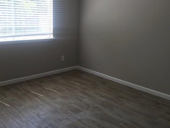 2nd image of 5625 Antoine Dr #210