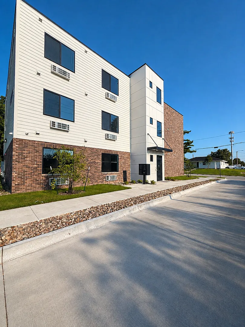 304 SE 3rd Street — Photo 1