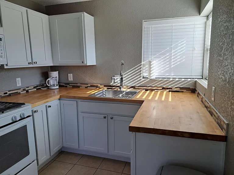 175 W 7th Ave #1 — Photo 4