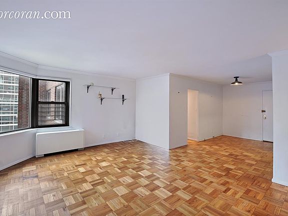 4th image of 360 E 72nd St APT B1611