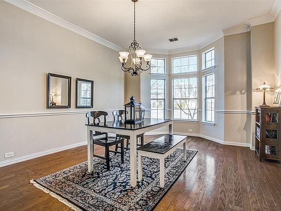5th image of 601 Peacock Dr