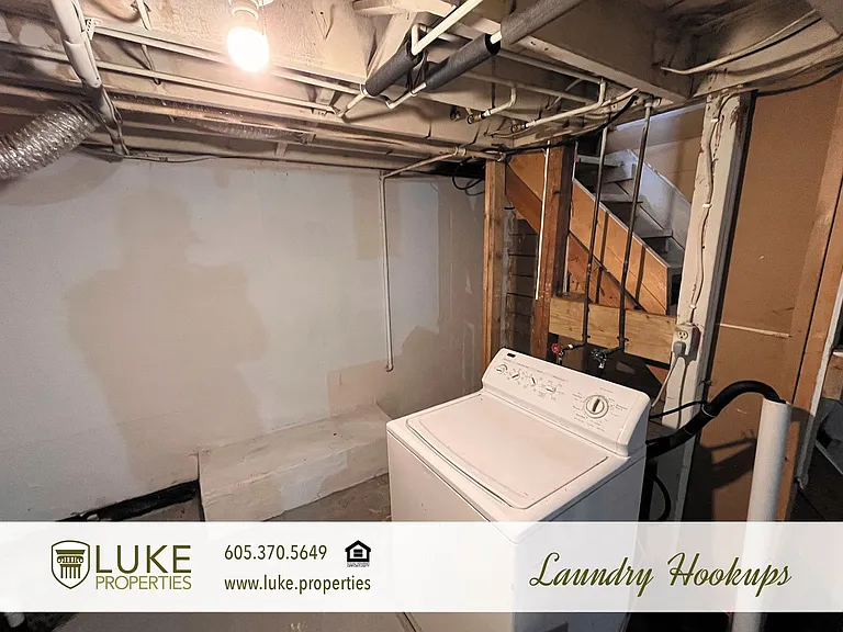 915 W 12th St — Photo 18