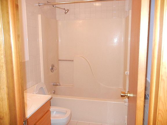 5th image of 125 Barnum St APT 12