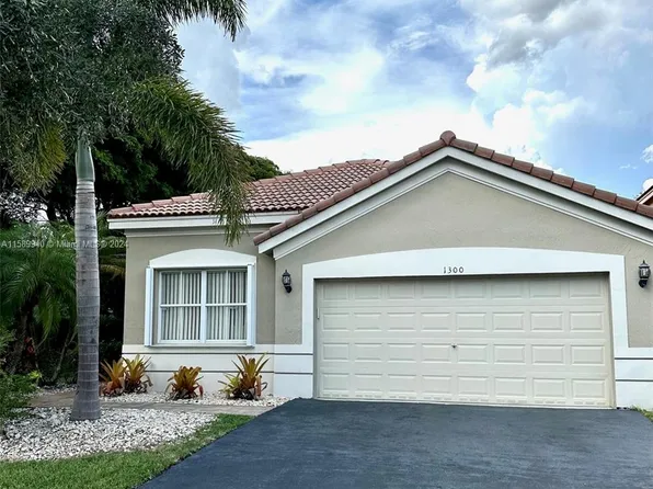 1300 Chinaberry Dr, Weston, FL 33327