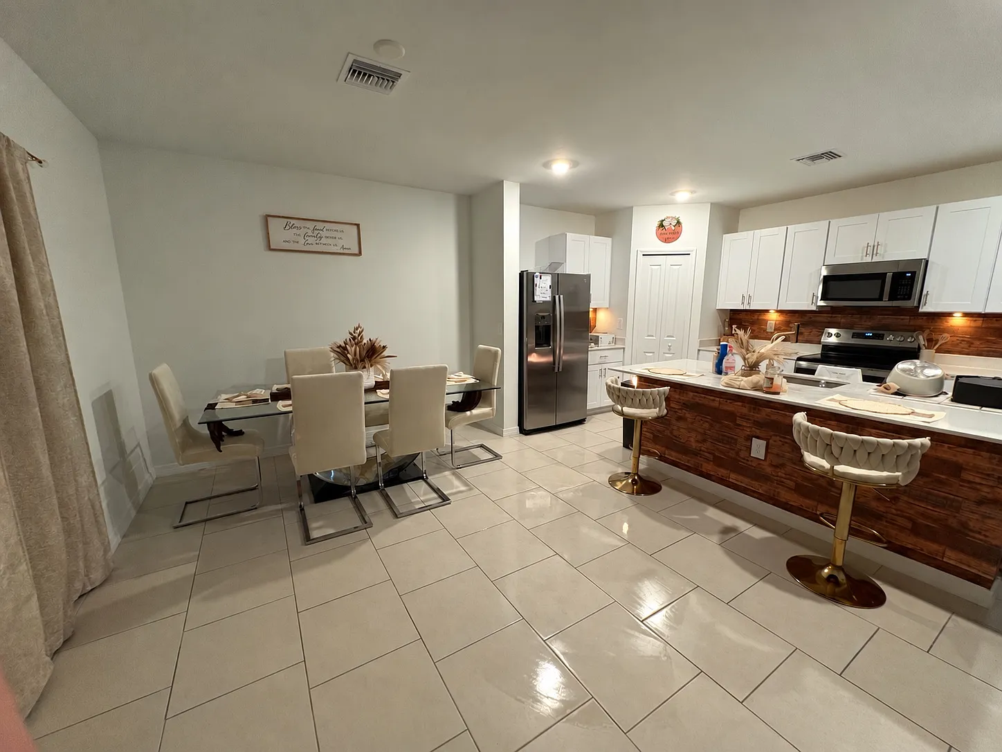4 bed, 2.5 bath, 1874 sqft, $2,450 — Photo 4