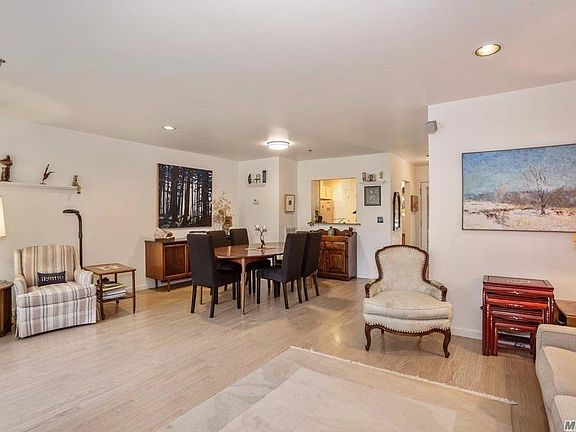4th image of 66 Commodore Cir
