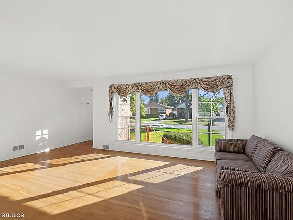2nd image of 2118 Norfolk Ave