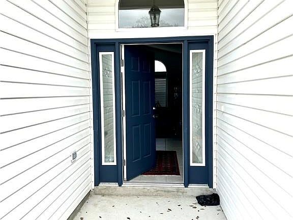2nd image of 560 Smithfield Pl