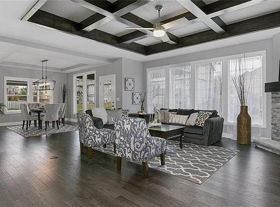 4th image of 334 SE Highland Park Dr