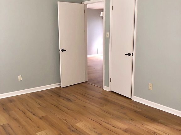 4th image of 1345 Zephyr Hills Dr