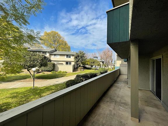 3rd image of 7110 Rainbow Dr APT 5