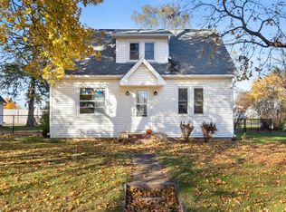 351 E Scott St, Omro, WI 54963
