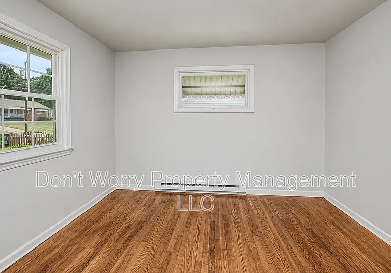 928 Stephens St — Photo 5