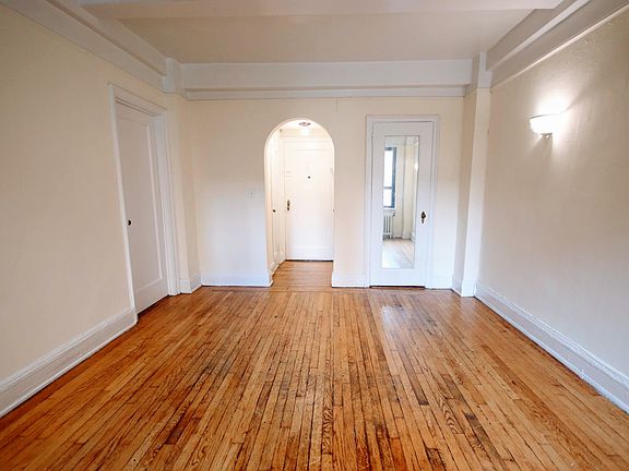 3rd image of 11 Waverly Pl APT 3D
