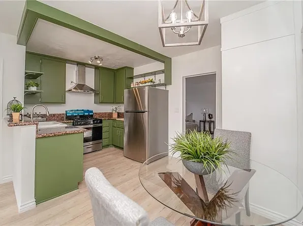 213-14560 Clark St, Van Nuys, CA 91411