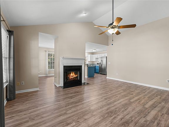 3rd image of 155 Grand Oak Cir