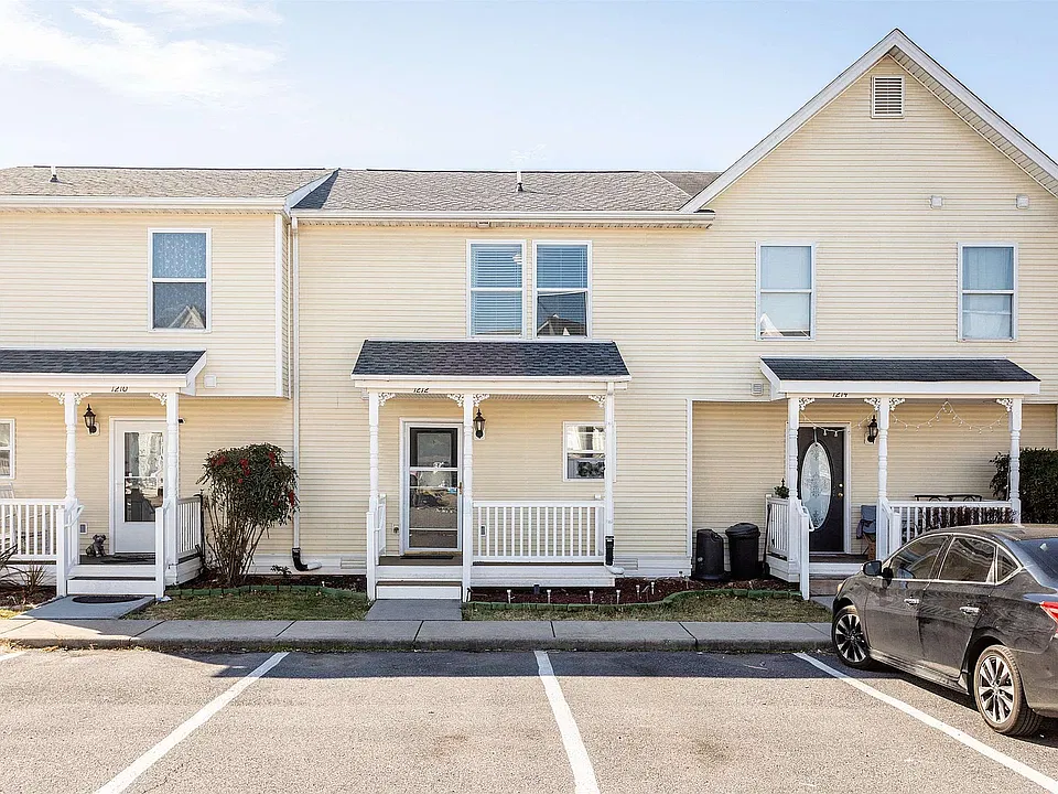 1212 Victorian Village Dr