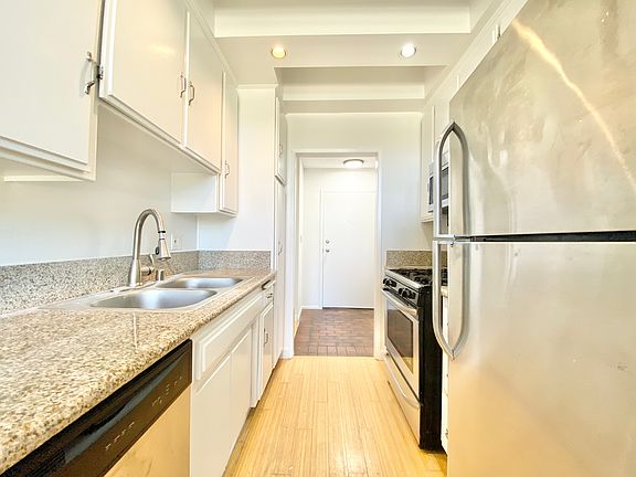 3rd image of 9803 Tabor St #206
