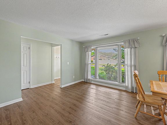 5th image of 131 Foxborough Rd